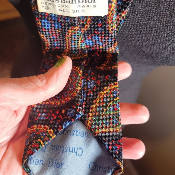 VINTAGE CHRISTIAN DIOR PAISLEY SILK TIE - Picture 6 of 7